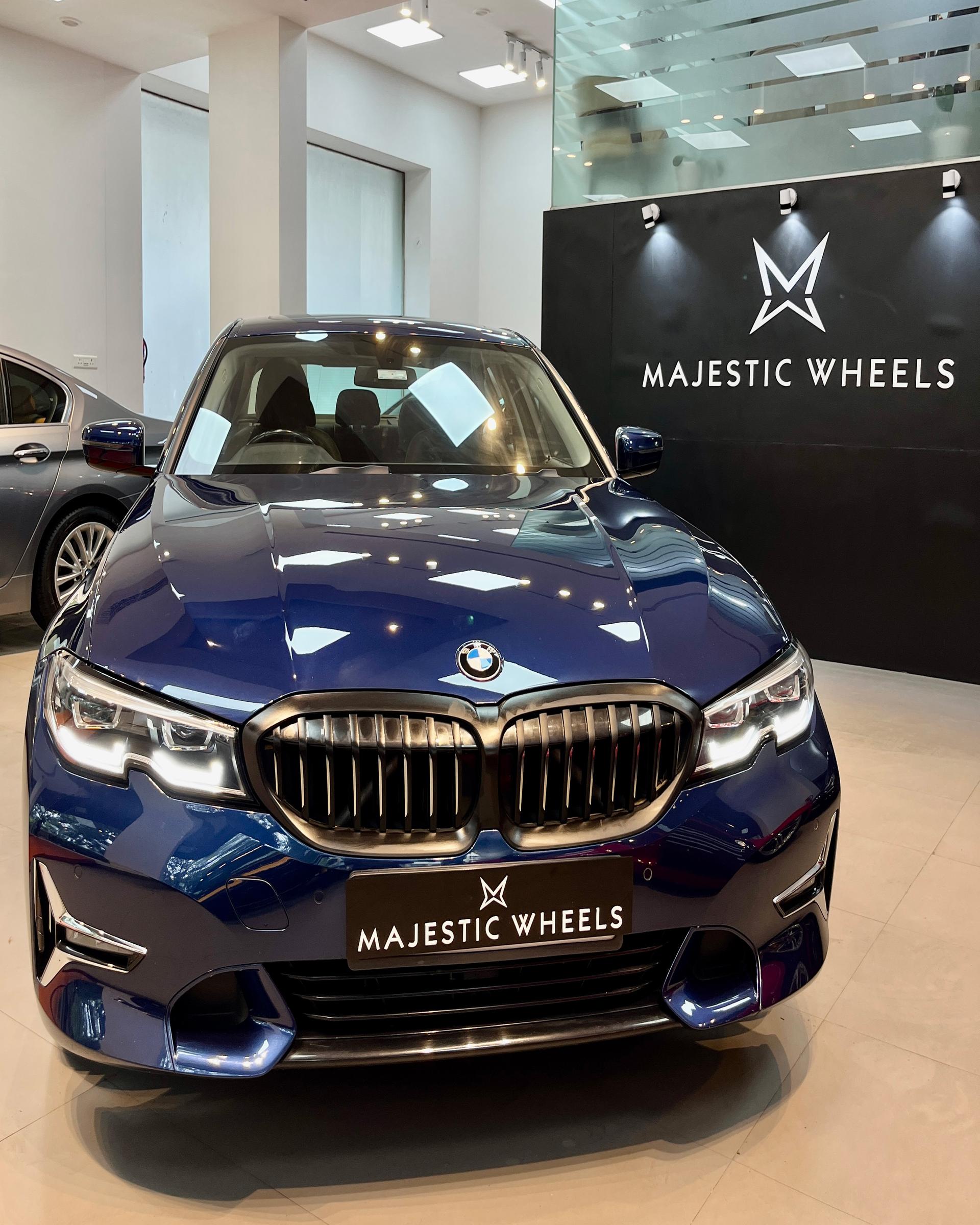 Luxury Car Image 1