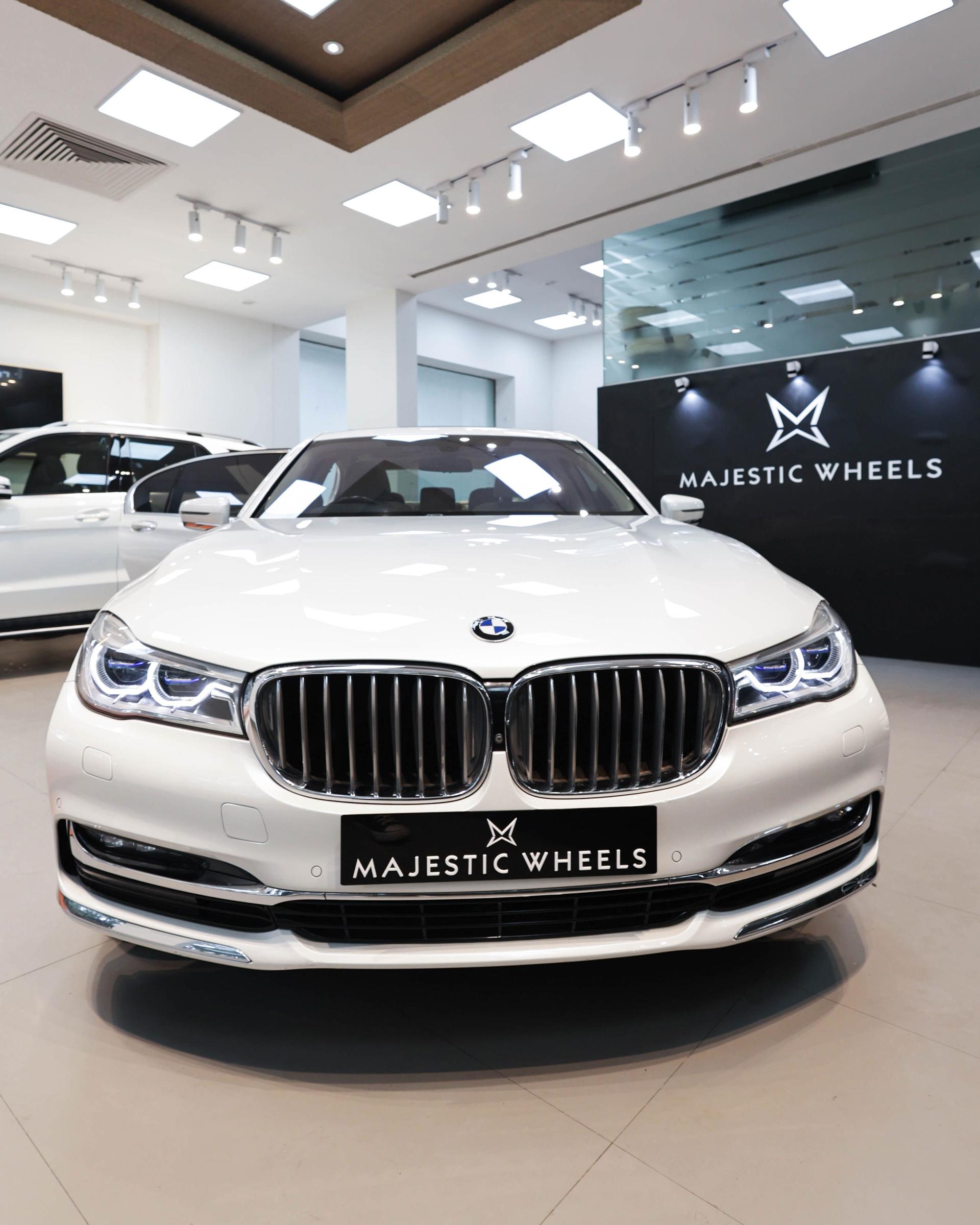 Luxury Car Image 1