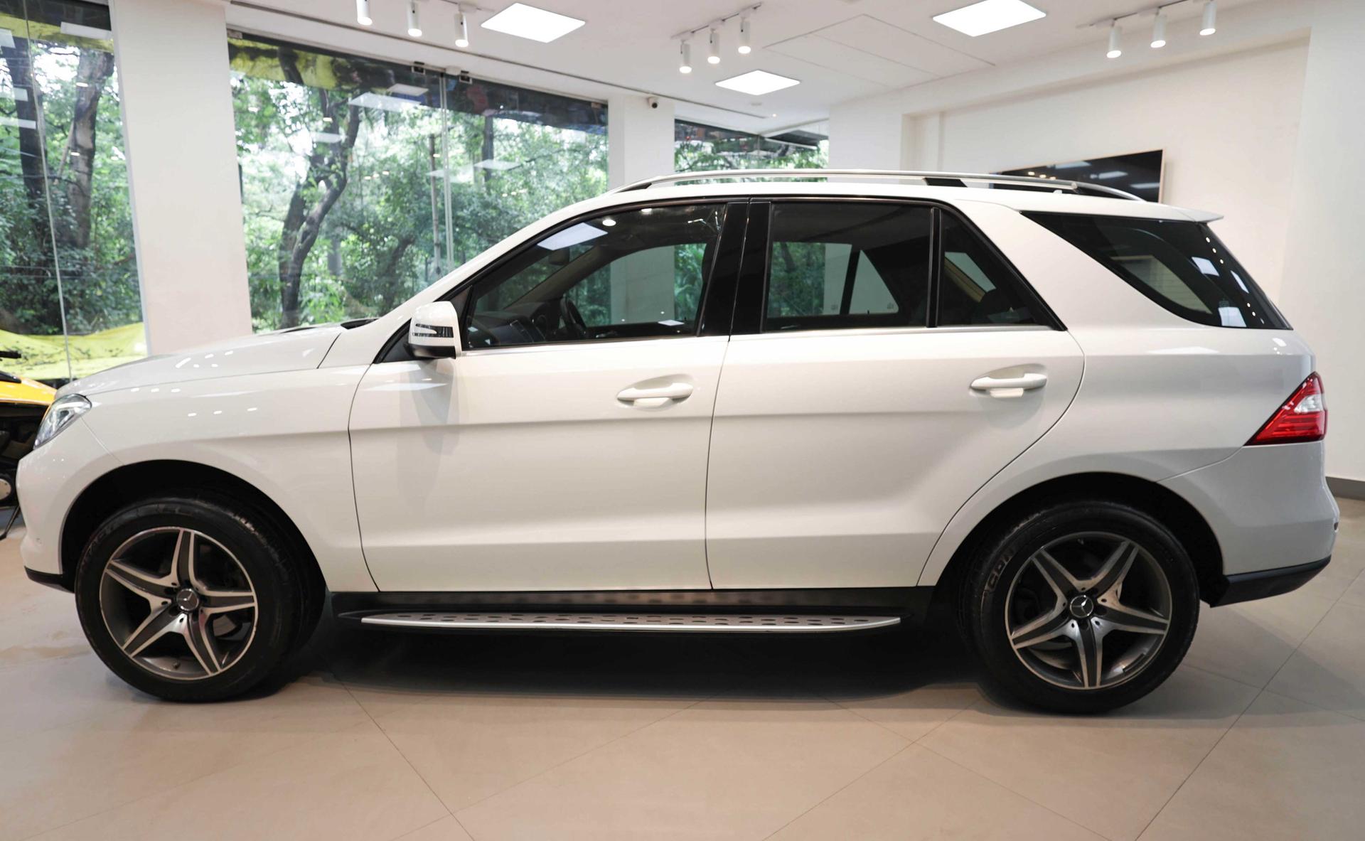 Luxury Car Image 3