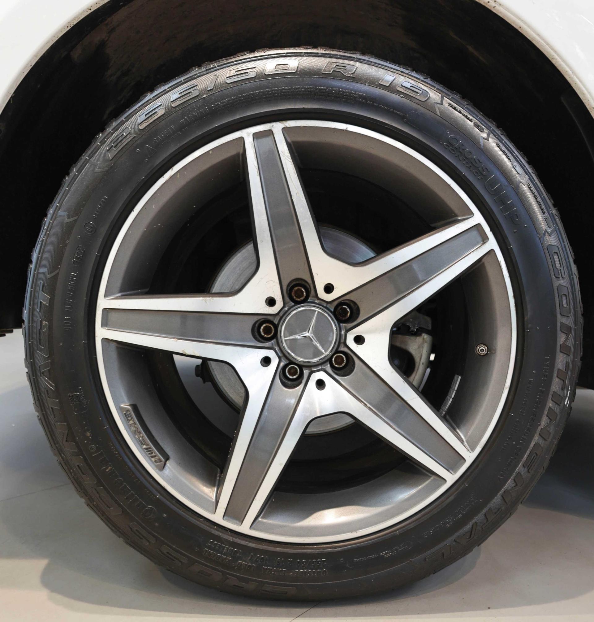 Luxury Car Image 4