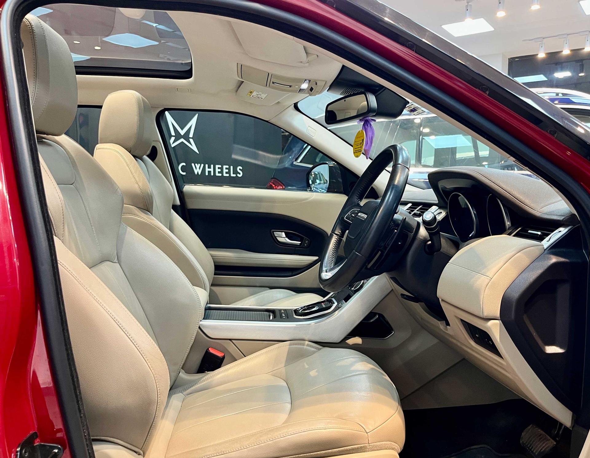 Luxury Car Image 3