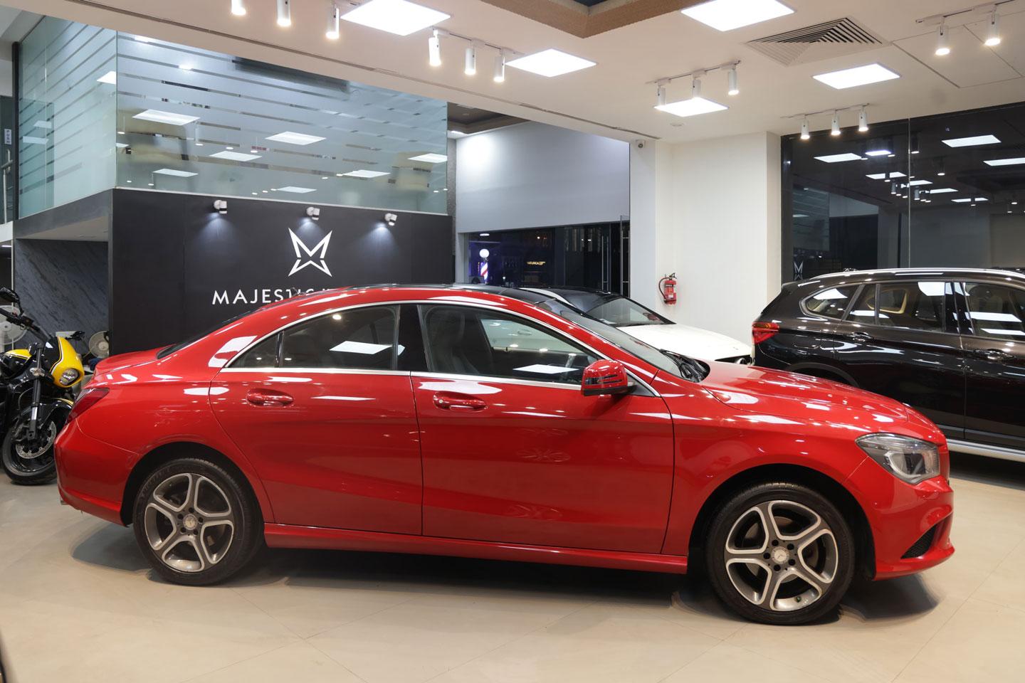 Luxury Car Image 2