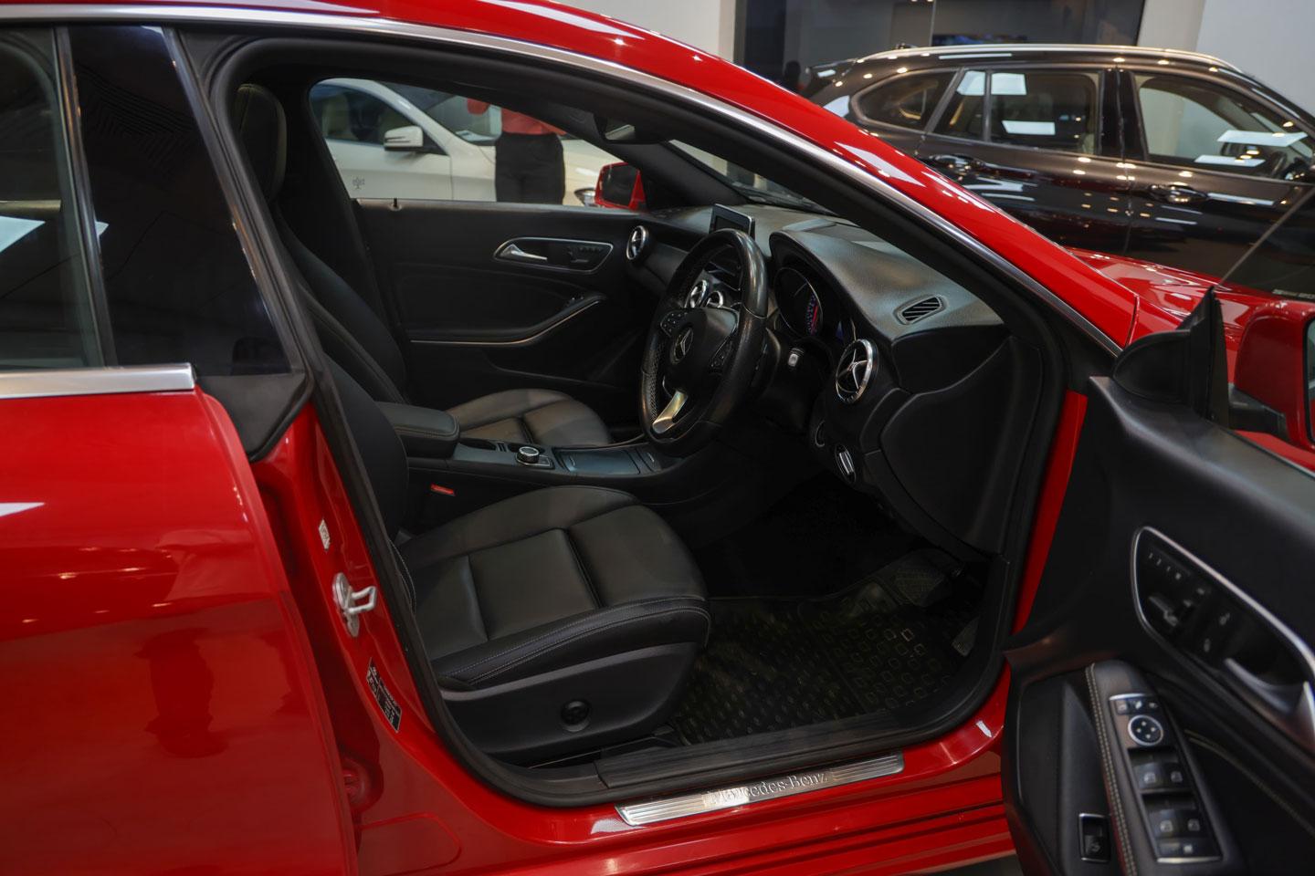 Luxury Car Image 3