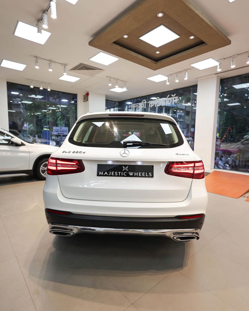 Luxury Car Image 4