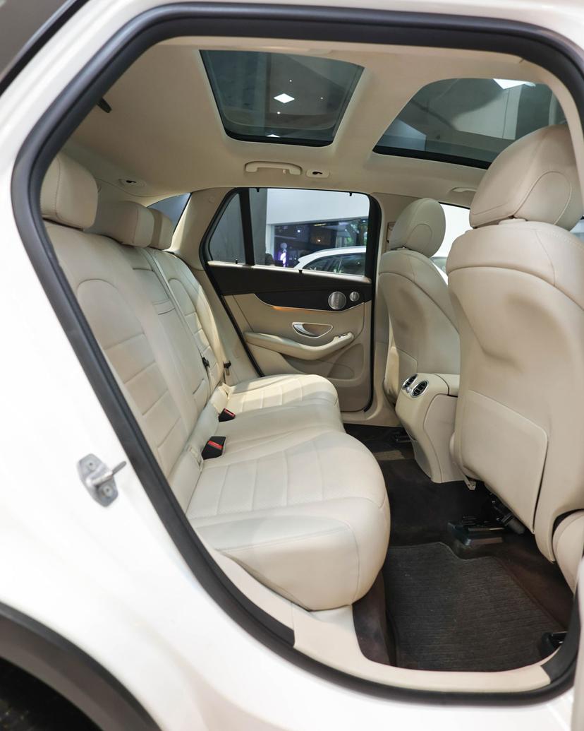 Luxury Car Image 6