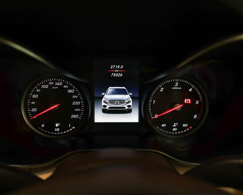 Luxury Car Image 7