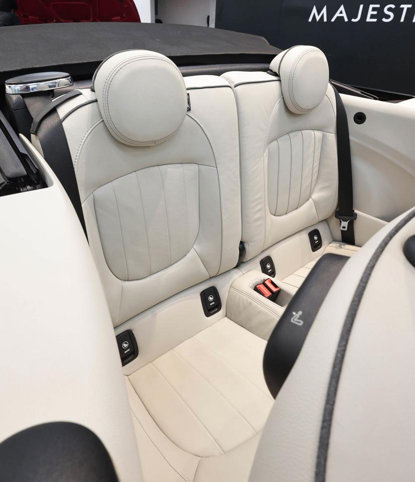 Luxury Car Image 3