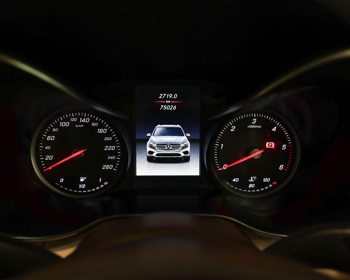 Luxury Car Image 4