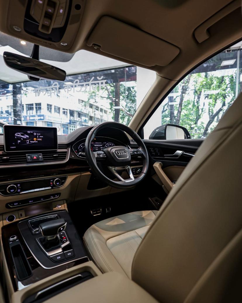 Luxury Car Image 3