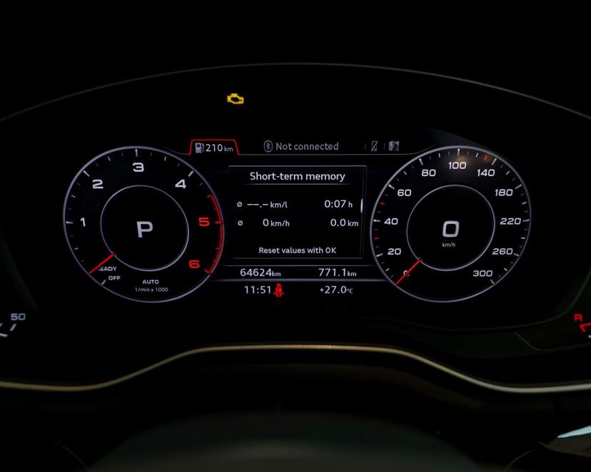 Luxury Car Image 5