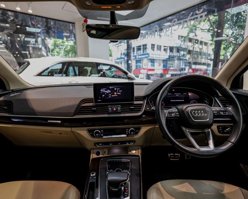 Luxury Car Image 6