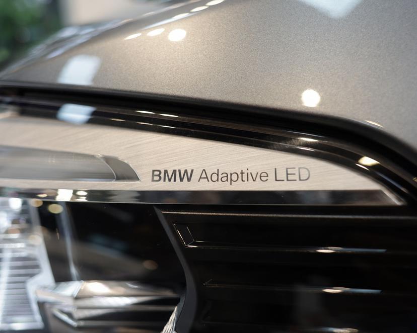 Luxury Car Image 3