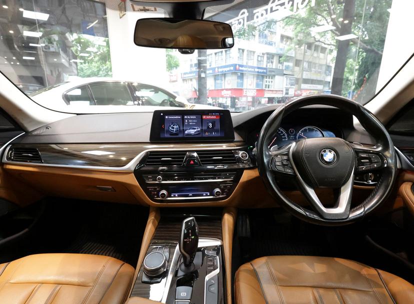 Luxury Car Image 5