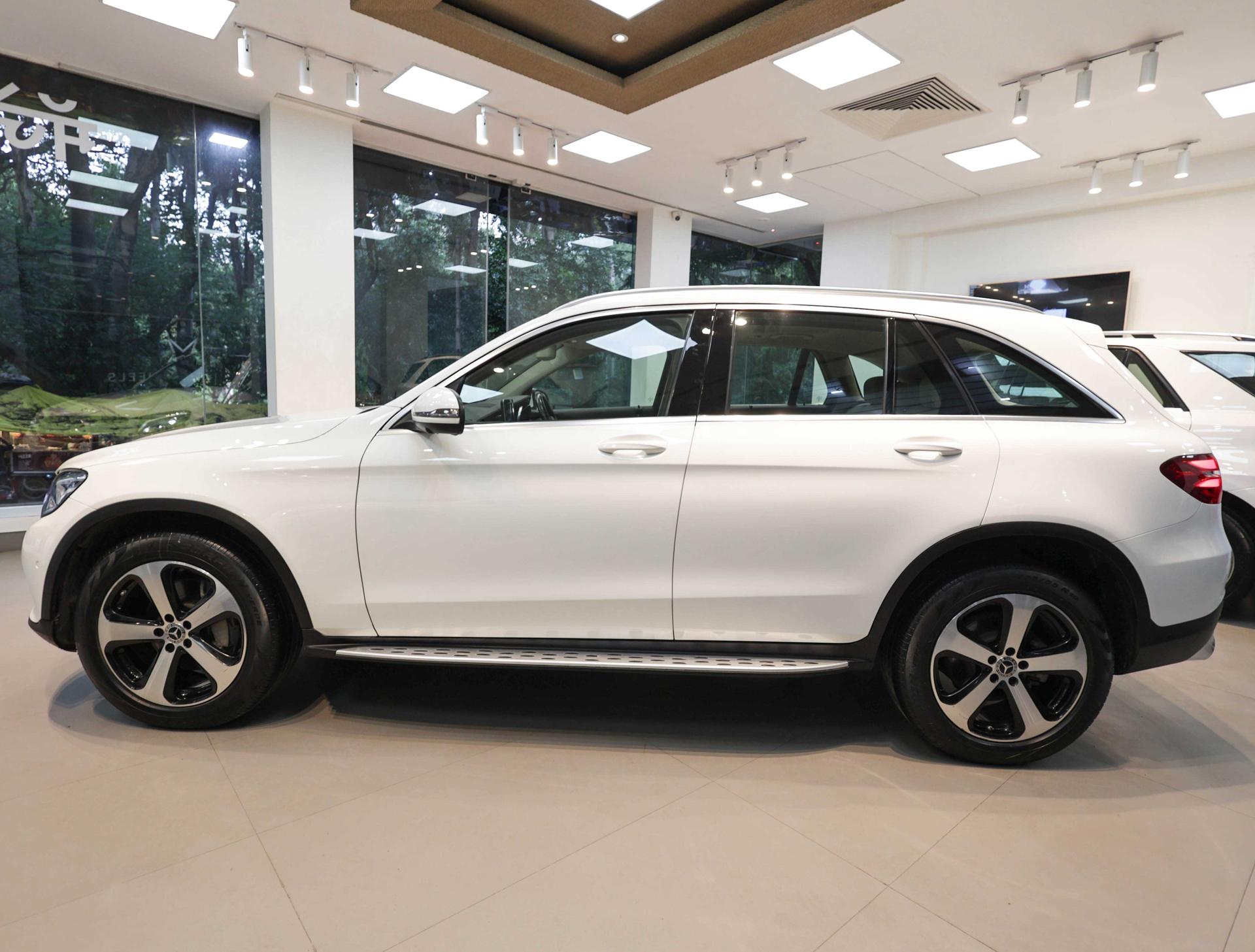Luxury Car Image 1