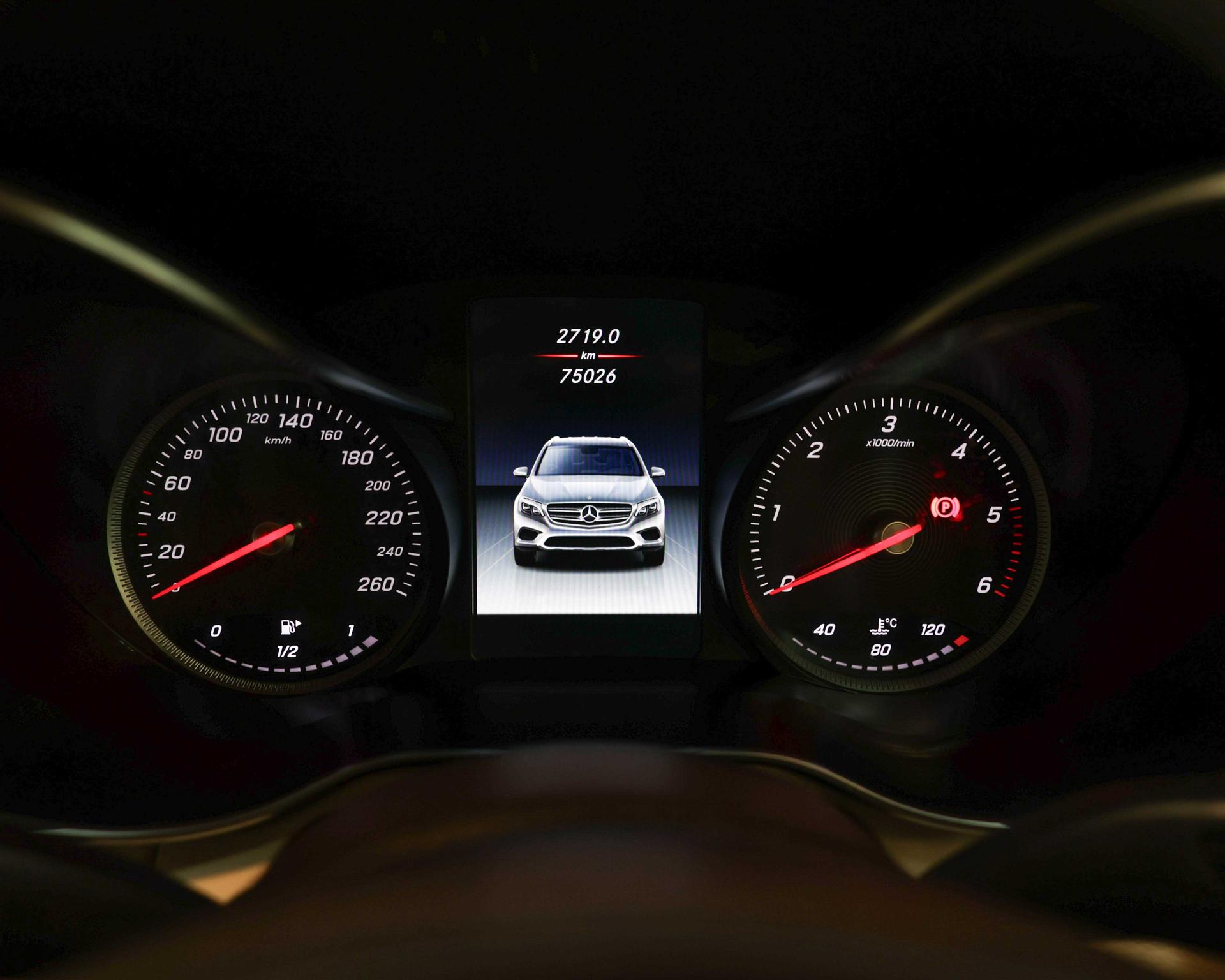 Luxury Car Image 4