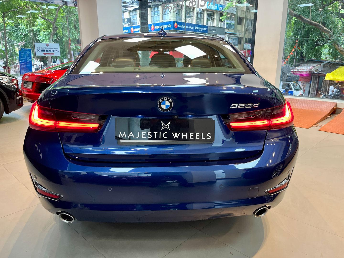 Luxury Car Image 2