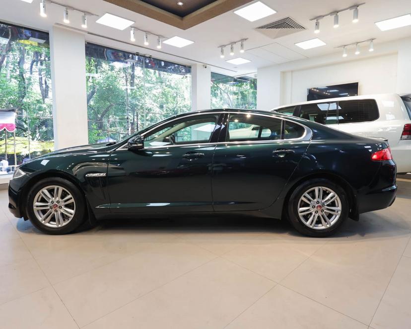 Luxury Car Image 2