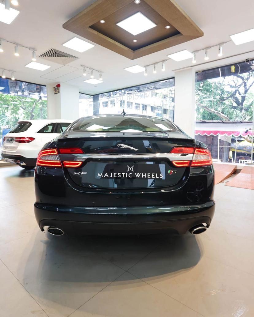 Luxury Car Image 4